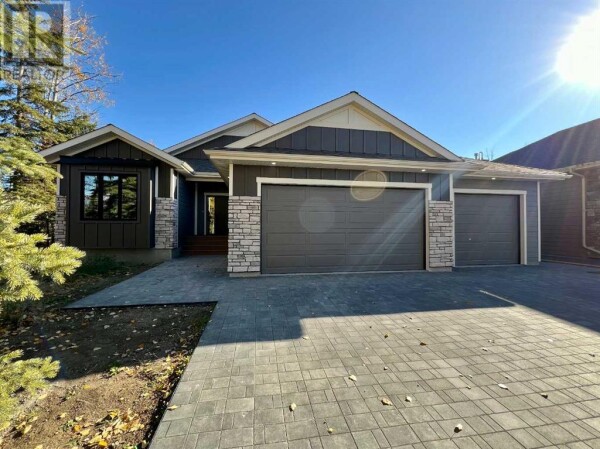 Photo 2 - FrontYard - 5805 Taylor Way, Rural Grande Prairie No. 1, County of, AB T8W0H3