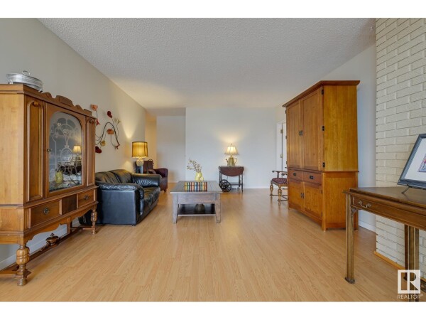 Photo 2 - LivingRoom - #906 9809 110 ST NW, Edmonton, AB T5K2J9