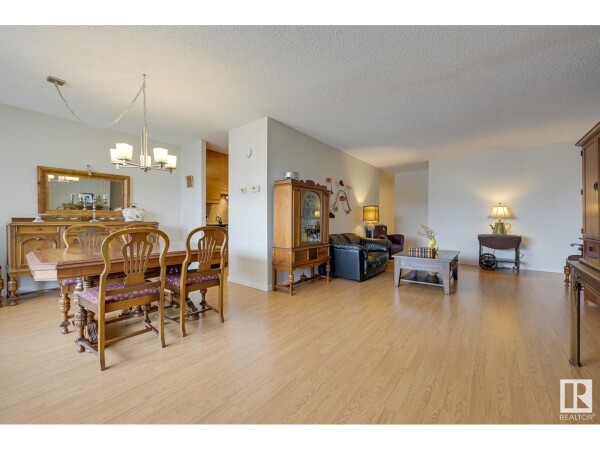 Photo 3 - LivingRoom - #906 9809 110 ST NW, Edmonton, AB T5K2J9