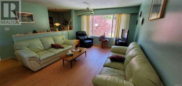 Photo 3 - LivingRoom - 760 Jewitt Dr, Tahsis, BC V0P1X0