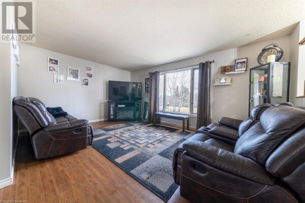 Photo 2 - LivingRoom - 127 3rd Street E, St. Walburg, SK S0M2T0