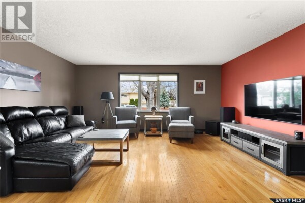 Photo 3 - LivingRoom - 339 Trifunov CRESCENT, Regina, SK S4R7H9