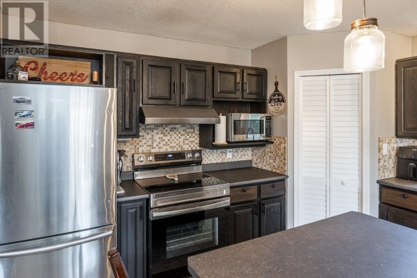 Photo 2 - Kitchen - 220 RONDANE CRESCENT, Prince George, BC V2N6W4