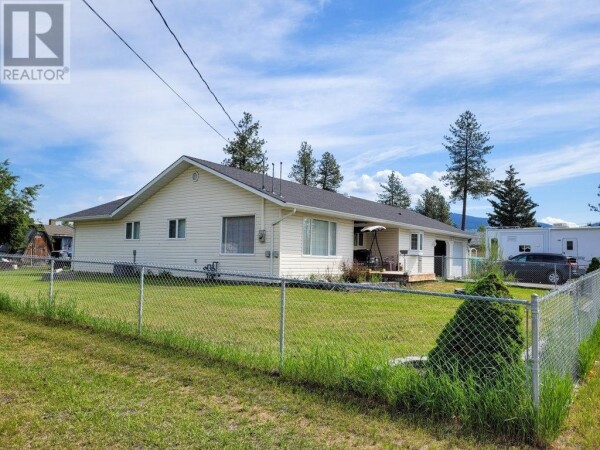 Photo 2 - Backyard - 463 MORGAN Avenue, Merritt, BC V1K1B8