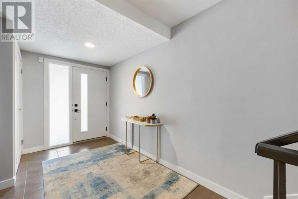 Photo 2 - Bedroom - 27, 2225 Oakmoor Drive SW, Calgary, AB T2V4N6