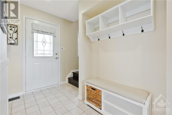 Photo 2 at 3 WHALINGS CIRCLE, Stittsville, ON K2S1S4