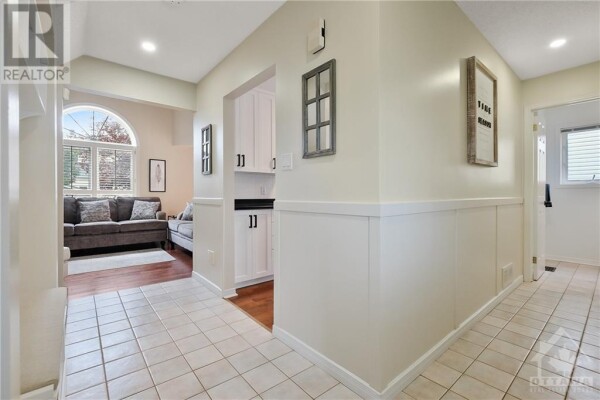 Photo 3 at 3 WHALINGS CIRCLE, Stittsville, ON K2S1S4