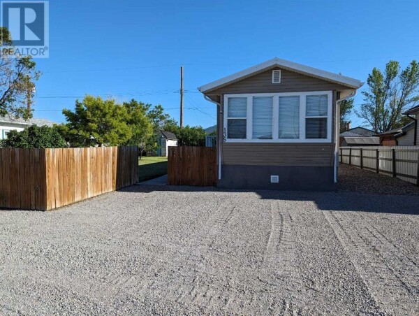 Photo 2 at 135 10 Street, Fort Macleod, AB T0L0Z0