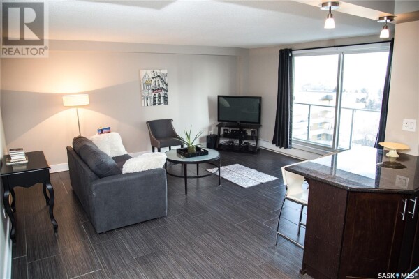 Photo 2 - LivingRoom - 1105 320 5th AVENUE N, Saskatoon, SK S7K2P5