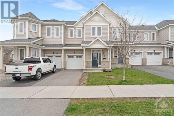 Photo 2 - FrontYard - 424 MEADOWBREEZE DRIVE, Kanata, ON K2M0L2