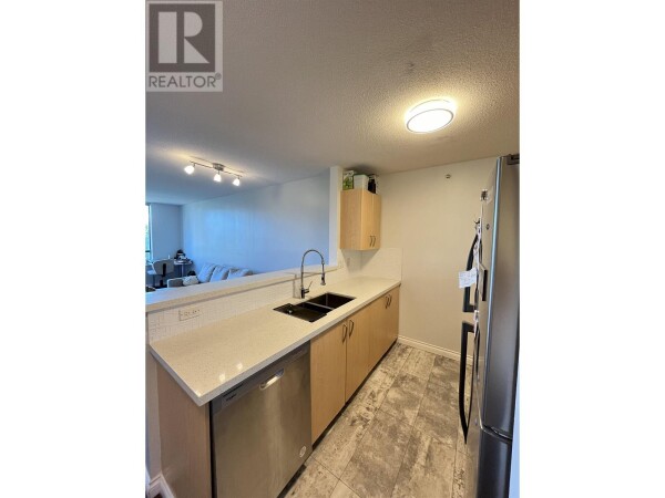 Photo 3 at 707 3520 CROWLEY DRIVE, Vancouver, BC V5R6G9