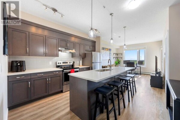 Photo 2 - Kitchen - 309, 30 Shawnee Common SW, Calgary, AB T2Y0R1