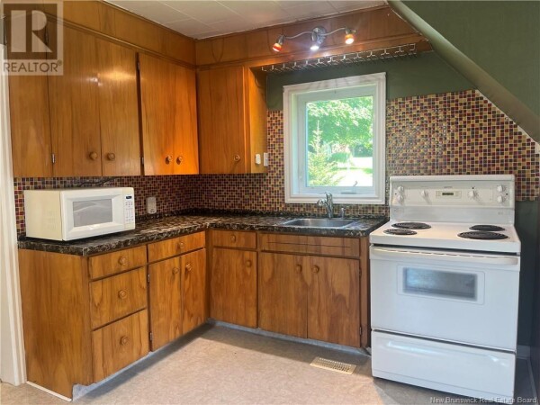 Photo 2 - Kitchen - 28 de L'Eglise, Bouctouche, NB E4S2Z8