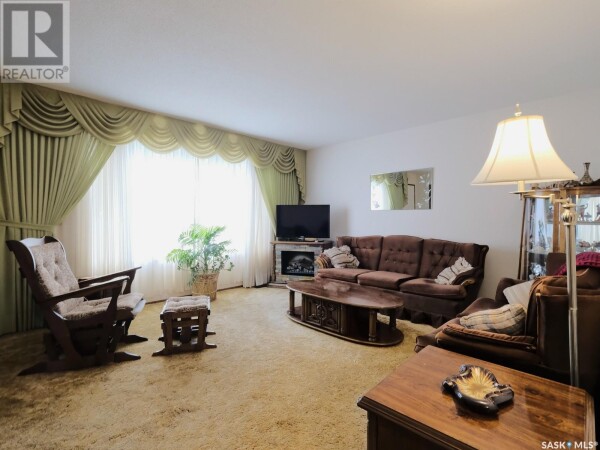 Photo 3 - LivingRoom - 518 1st STREET W, Rosetown, SK S0L2V0