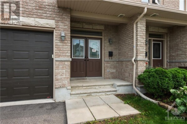 Photo 3 at 642 PEPPERVILLE CRESCENT, Ottawa, ON K2M0E8