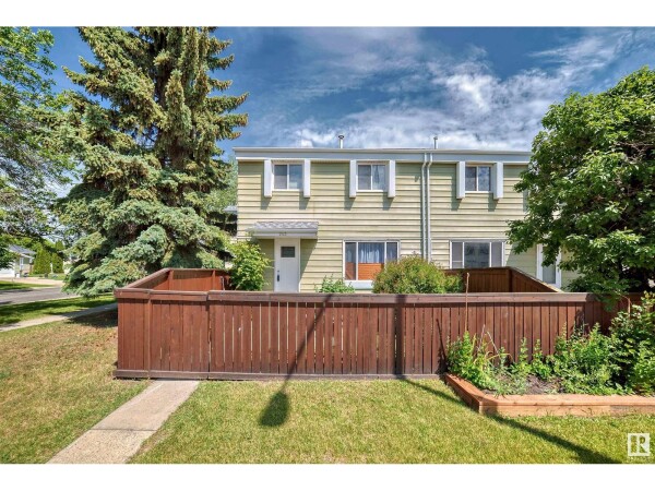 Photo 2 - Backyard - 243 PRIMROSE GD NW, Edmonton, AB T5T0R1