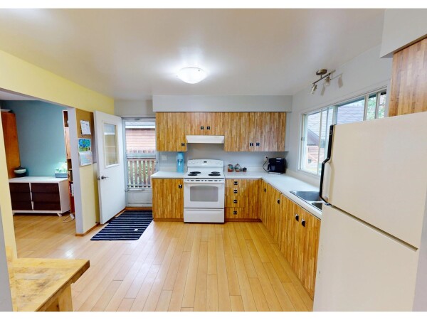 Photo 3 - Kitchen - 924 ALPINE WAY, Elkford, BC V0B1H0