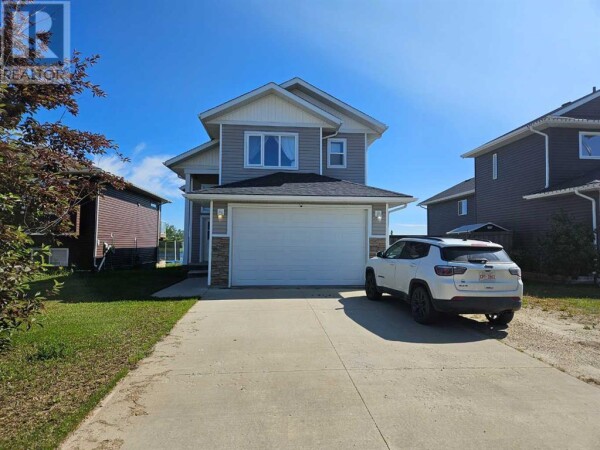 Photo 2 - FrontYard - 9515 92 Street, Wembley, AB T0H3S0