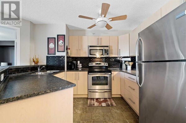 Photo 3 - Kitchen - 5310, 16969 24 Street SW, Calgary, AB T2Y0J8