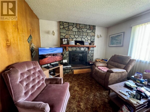 Photo 2 - LivingRoom - 921 91A Avenue, Dawson Creek, BC V1G1B4