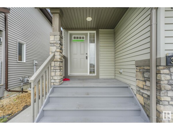 Photo 3 at 3347 14 AV NW, Edmonton, AB T6T0V1