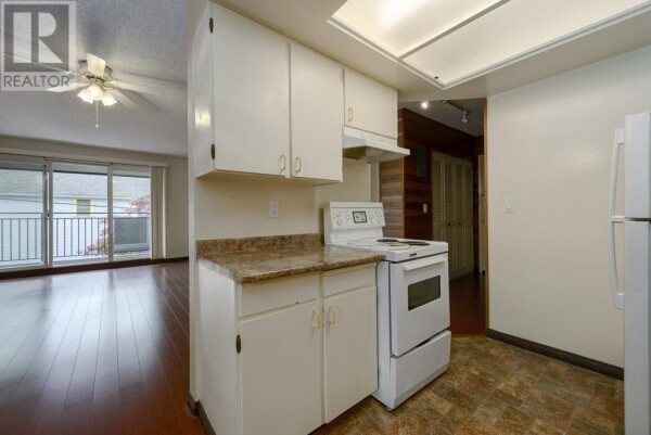 Photo 3 - Kitchen - 307 1484 CHARLES STREET, Vancouver, BC V5L2S8