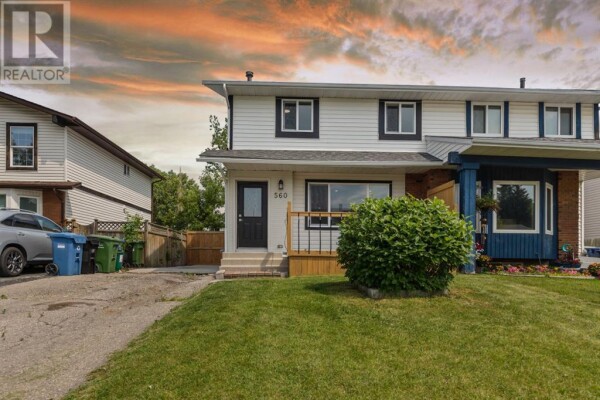 Photo 2 at 560 Aboyne Crescent NE, Calgary, AB T2A5Y8