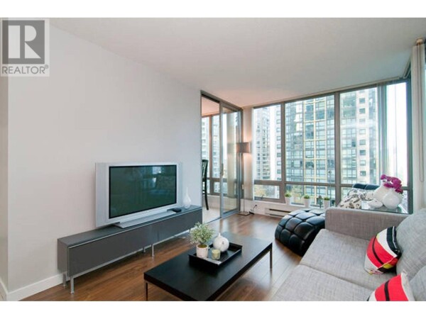 Photo 2 - LivingRoom - 802 1288 W GEORGIA STREET, Vancouver, BC V6E4R3