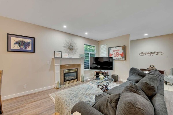 Photo 3 - LivingRoom - 23 5811 122ND STREET, Surrey, BC V3X3N5