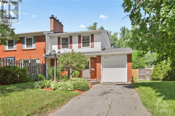 Photo 1 at 137 MCCLELLAN ROAD, Ottawa, ON K2H5V7