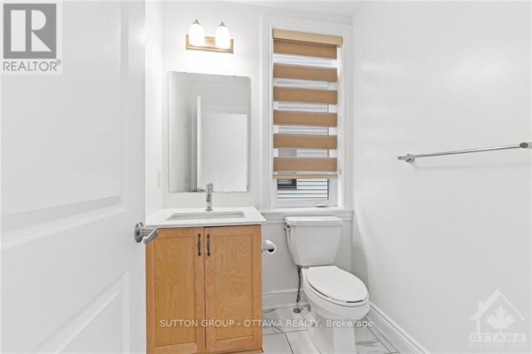 Photo 3 - Bathroom - 105 DAGENHAM STREET, Ottawa, ON K2S1B6