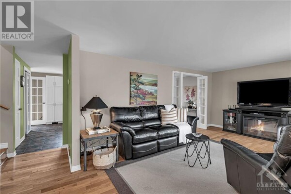 Photo 3 - LivingRoom - 11514 QUEEN STREET, Inkerman, ON K0E1J0