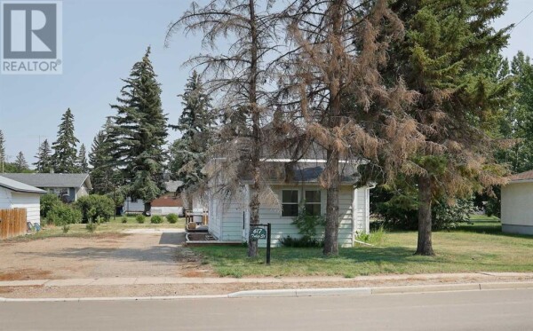 Photo 2 at 617 Tulip Street, Rosemary, AB T0J2W0