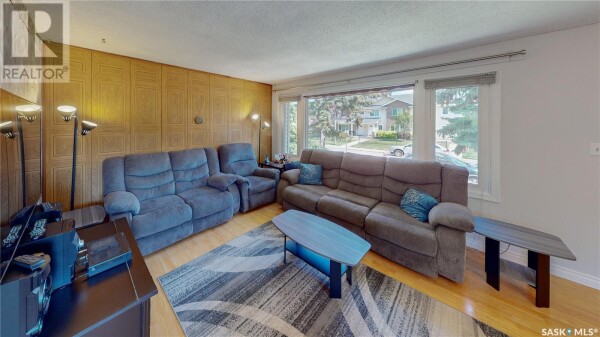 Photo 2 - LivingRoom - 1224 Grey STREET, Regina, SK S4T5H2