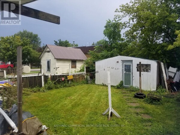 Photo 3 - Backyard - 409 MURRAY STREET, Chatham Kent (Wallaceburg), ON N8A1V5