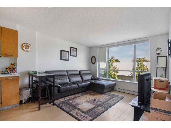 Photo 1 - LivingRoom - 411 10777 UNIVERSITY DRIVE, Surrey, BC V3T0E6