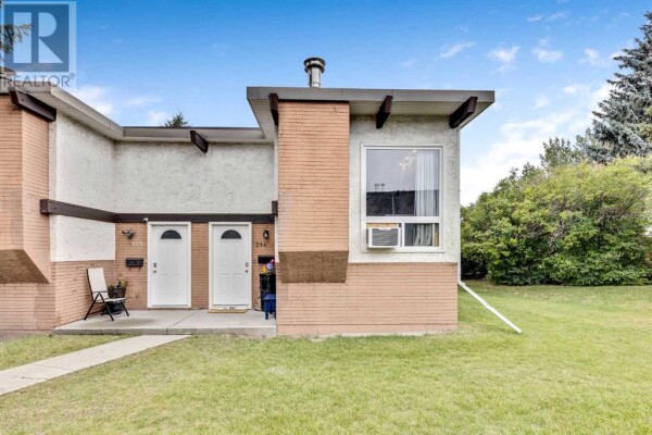 Photo 2 at 314 Pinemont Gate, Calgary, AB T1Y2R6