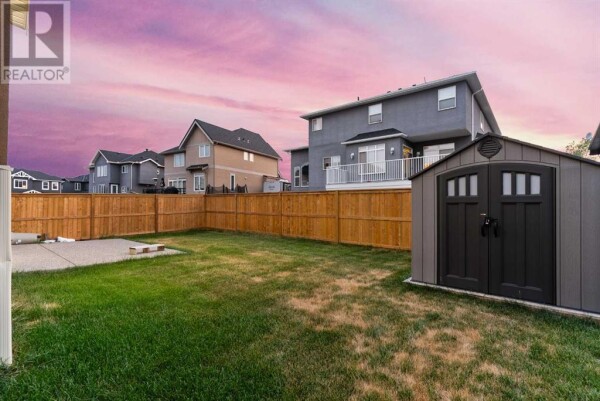 Photo 3 - Backyard - 198 KINNIBURGH Crescent, Chestermere, AB T1X1Y2