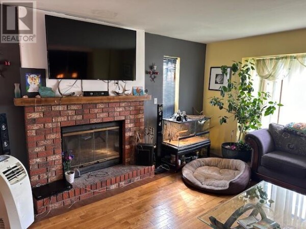 Photo 2 - LivingRoom - 292 Peace River Crescent, Tumbler Ridge, BC V0C2W0