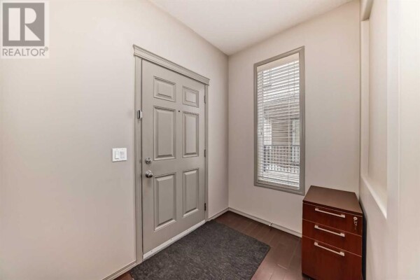 Photo 3 at 151 Everbrook Drive SW, Calgary, AB T2Y0L6