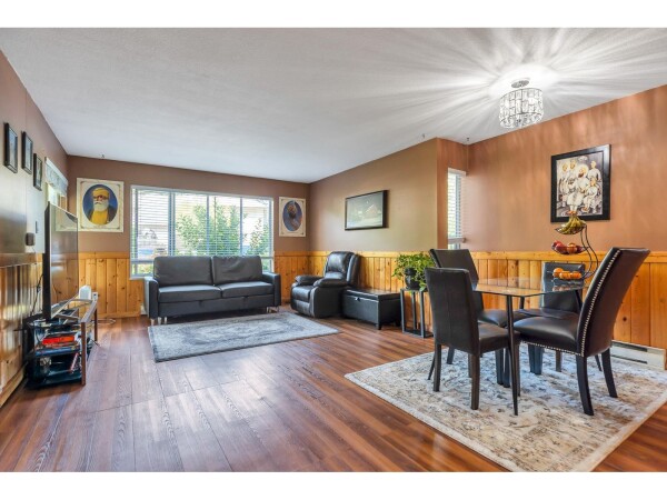 Photo 3 - LivingRoom - 903 1750 MCKENZIE ROAD, Abbotsford, BC V2S3Z3