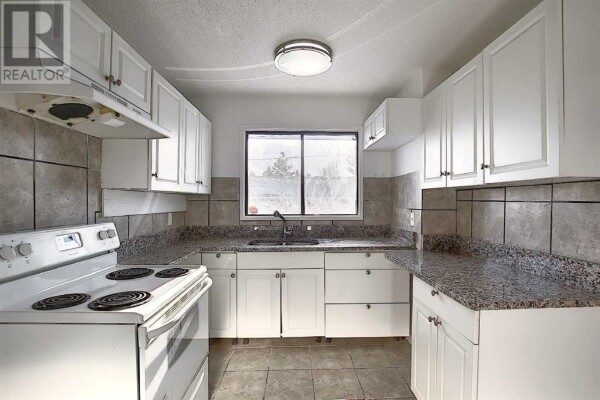 Photo 2 - Kitchen - 5607 Rundlehorn Drive NE, Calgary, AB T1Y1V5