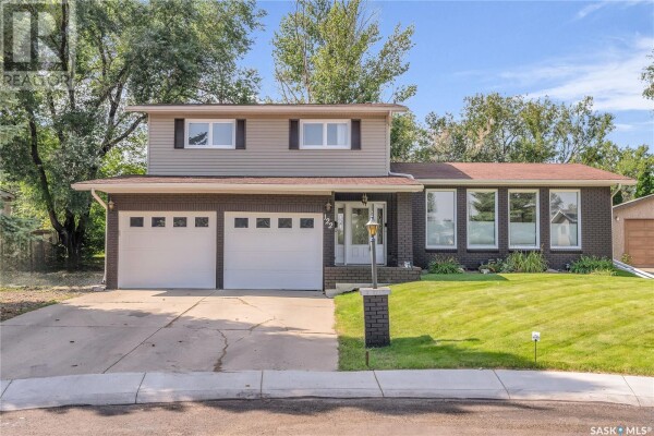 Photo 1 - FrontYard - 122 Meglund PLACE, Saskatoon, SK S7H4Z7