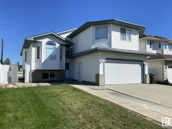 Photo 2 at 7516 162 AV NW, Edmonton, AB T5Z3S7