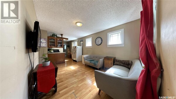 Photo 3 - LivingRoom - 134 J AVENUE S, Saskatoon, SK S7M1Z9