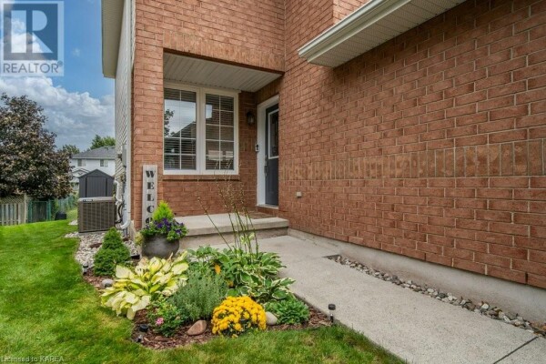 Photo 3 at 1902 BERRYWOOD Crescent, Kingston, ON K7P3G4