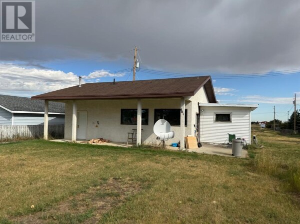 Photo 1 - Backyard - 401 1 Avenue S, Coutts, AB T0K0N0