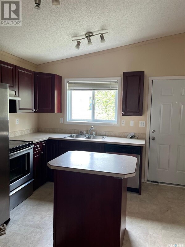 Photo 3 - Kitchen - 19 55 Borden CRESCENT, Saskatoon, SK S7L5J9