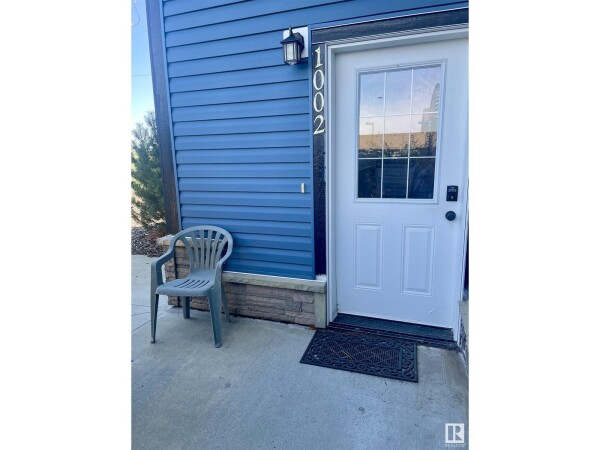 Photo 1 at 1002 GRAYBRIAR GR, Stony Plain, AB T7Z0G1