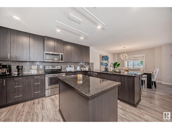 Photo 3 - Kitchen - 17256 71 ST NW, Edmonton, AB T5Z0M9